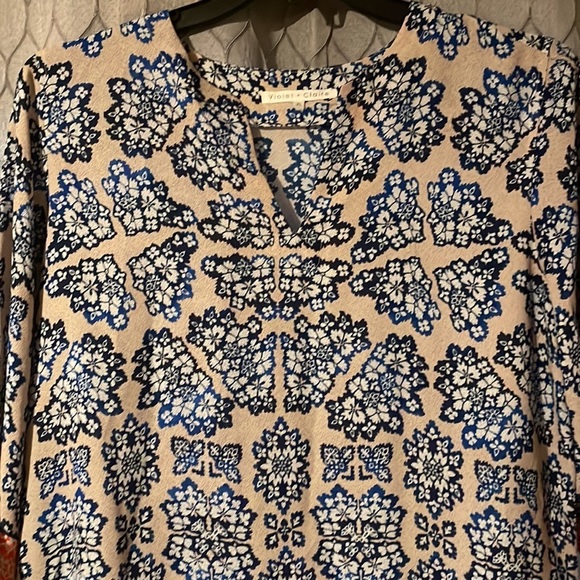 Blouse - Picture 2 of 3